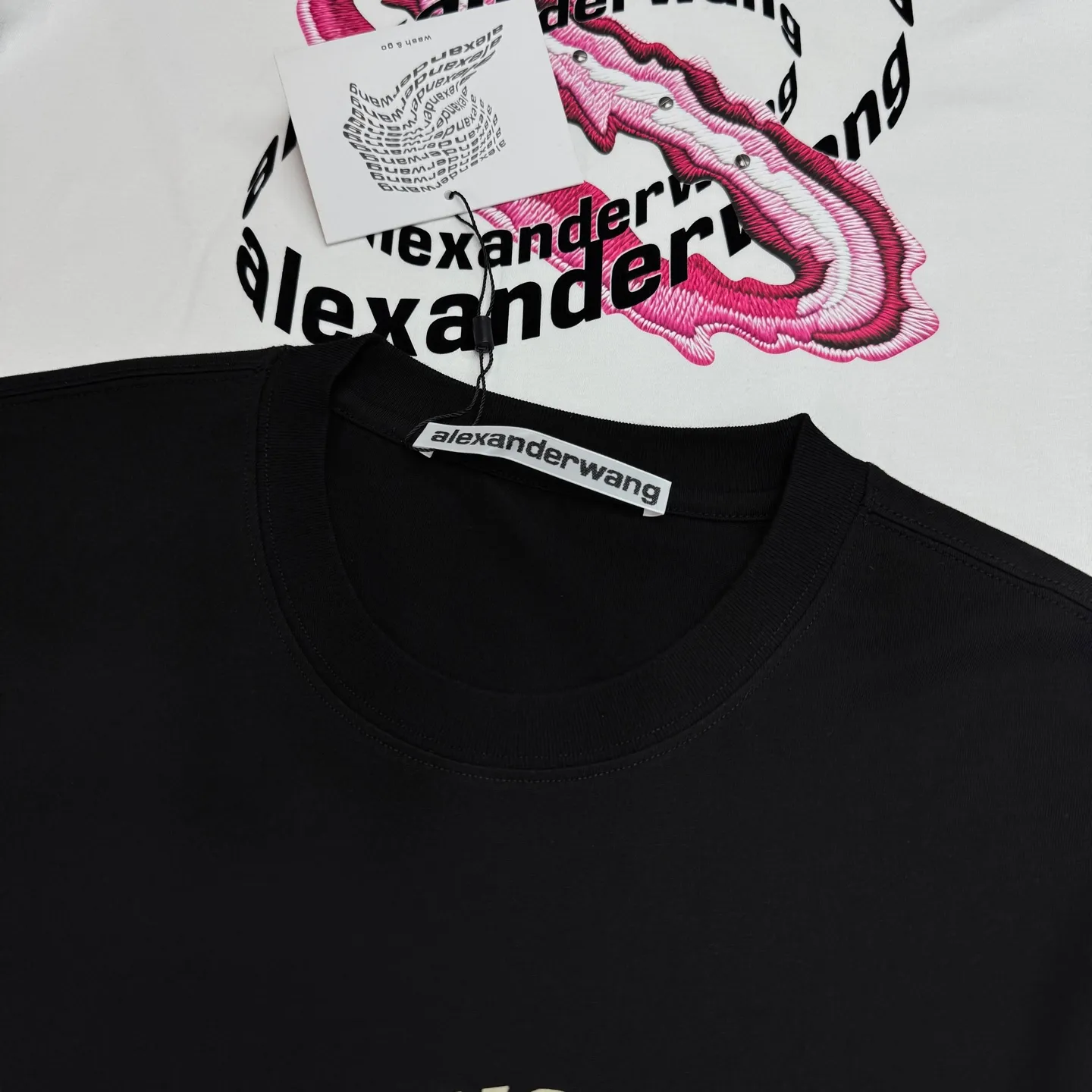 175 ⚜️Alexander Wang New Arrival T . Same Style❤️ g ， Pink + ， ！ ， ， ， Sneakers， ， ！ ！ ：Black. .White.Sizes：S-3XL ❗️（175/145 L）